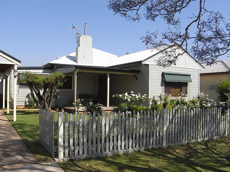 Classic Style....Modern Features Picture 1