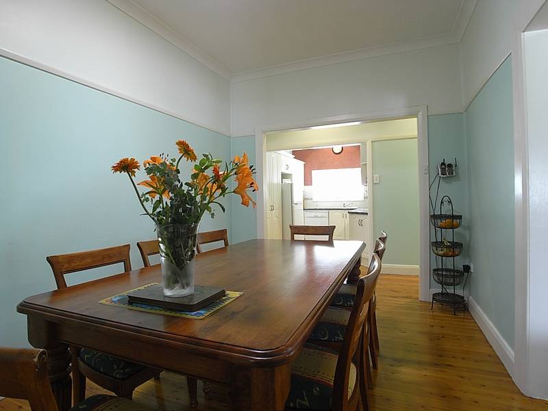 Classic Style....Modern Features Picture 3