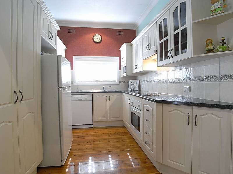 Classic Style....Modern Features Picture 2