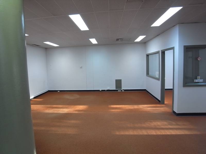 1st Class Office - Best Corner in Town Picture 3