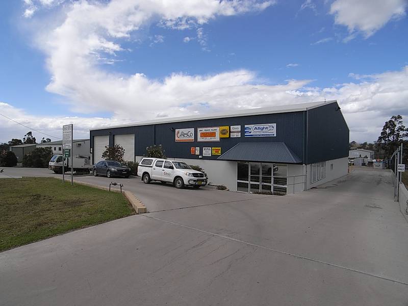OUTSTANDING INDUSTRIAL INVESTMENT WITH HIGH PROFILE TENANT Picture 1