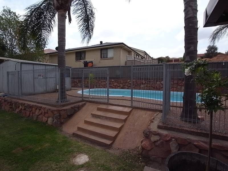 NEAT AS A PIN! Picture 2