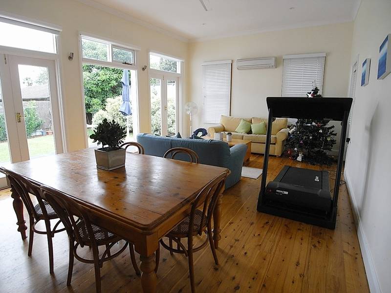 Great Home......Best Street In Town! Picture 3