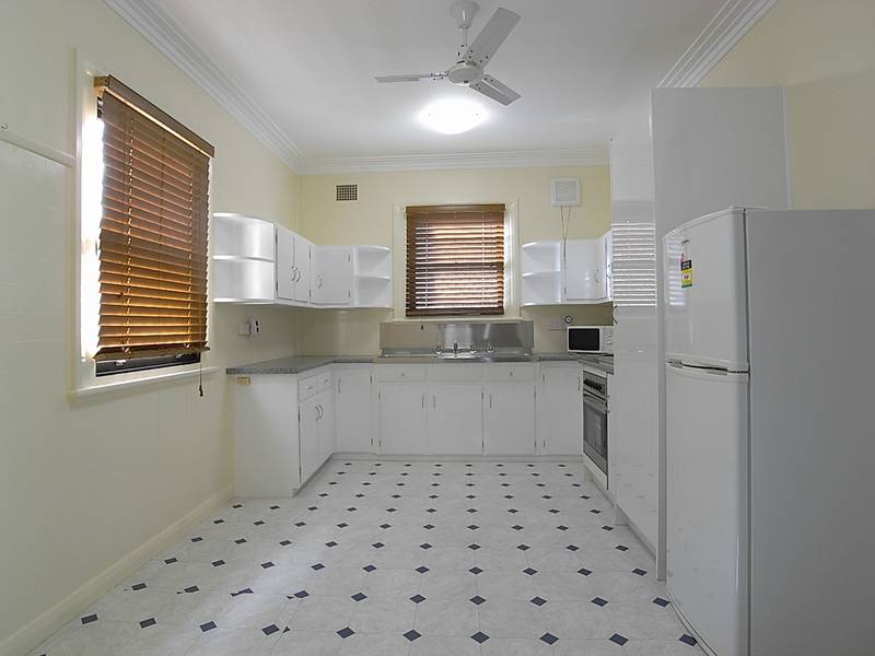 62 Ford st Picture 3