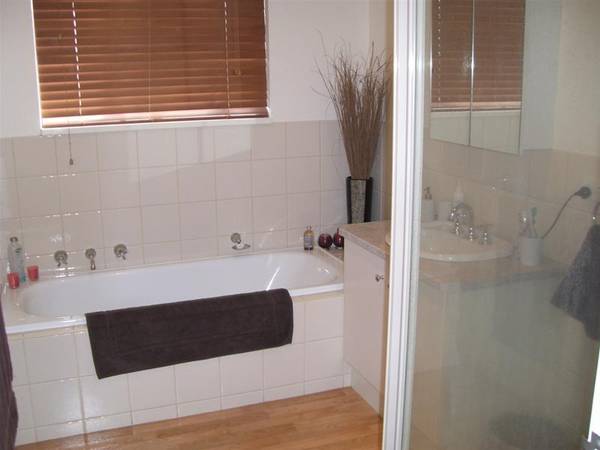 3 BEDROOM UNIT WITH DOUBLE GARAGE Picture 3