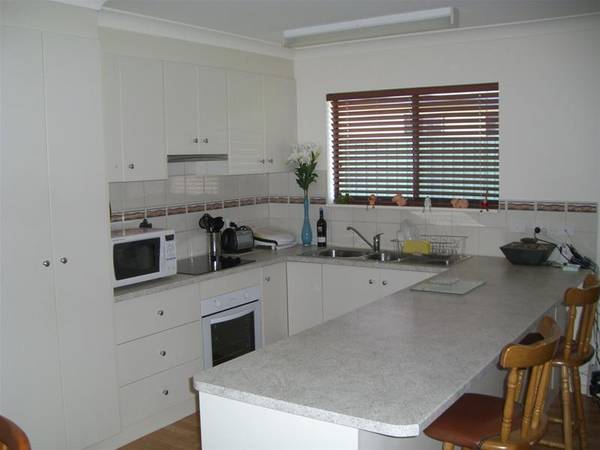 3 BEDROOM UNIT WITH DOUBLE GARAGE Picture 2