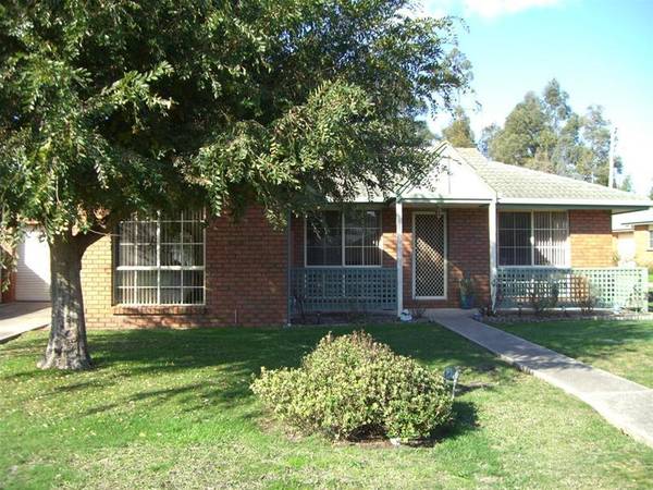 COZY 3 BEDROOM UNIT Picture 1