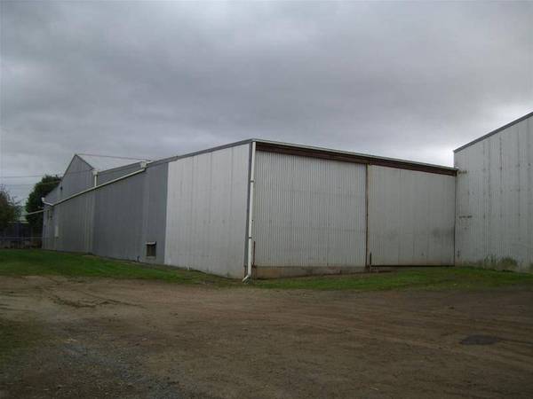 STORAGE SHEDS/ COOL STORE Picture 3