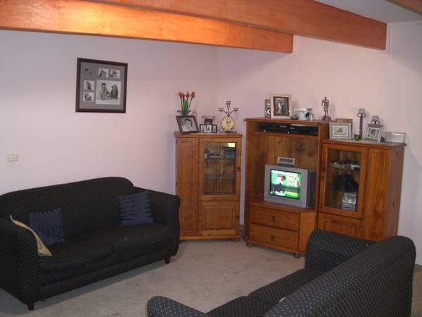 RURAL FAMILY HOME ON 2 1/2 ACRES Picture 3