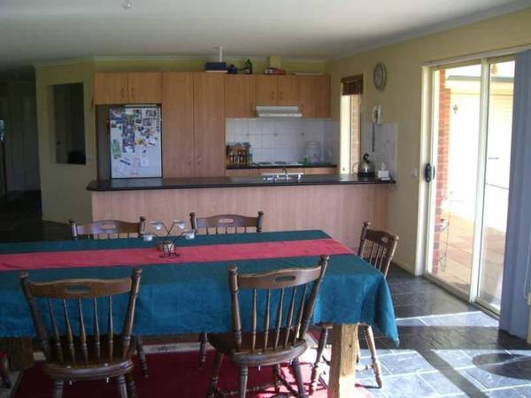 BIG BACKYARD IN COURT SETTING Picture 3