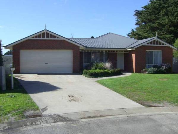 BIG BACKYARD IN COURT SETTING Picture 1