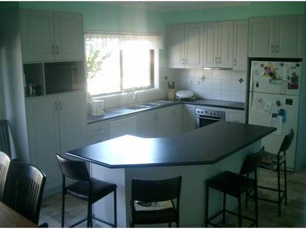 QUIET COURT SETTING Picture 3