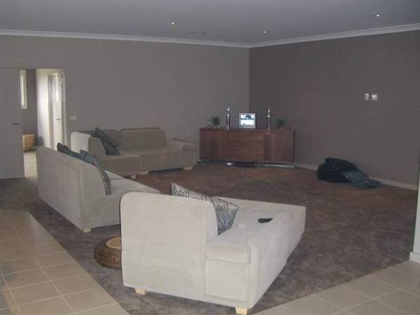 HIGH RISE LIFESTYLE Picture 3