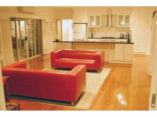 ELEGANCE WITH BUSH SURROUNDS Picture