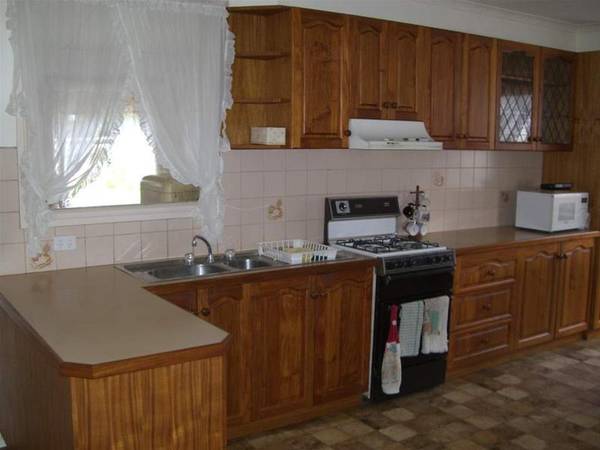 BUY IN BRUMLEY STREET Picture 2