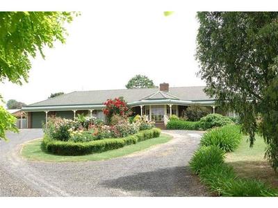 PARKLIKE 1.76 ACRES IN TOWN Picture