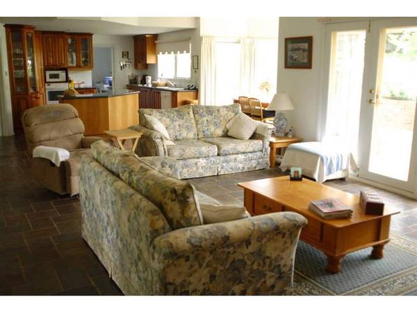 PARKLIKE 1.76 ACRES IN TOWN Picture 3