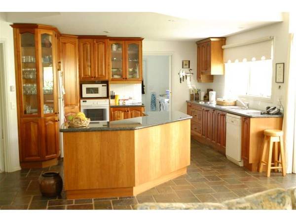 PARKLIKE 1.76 ACRES IN TOWN Picture 2