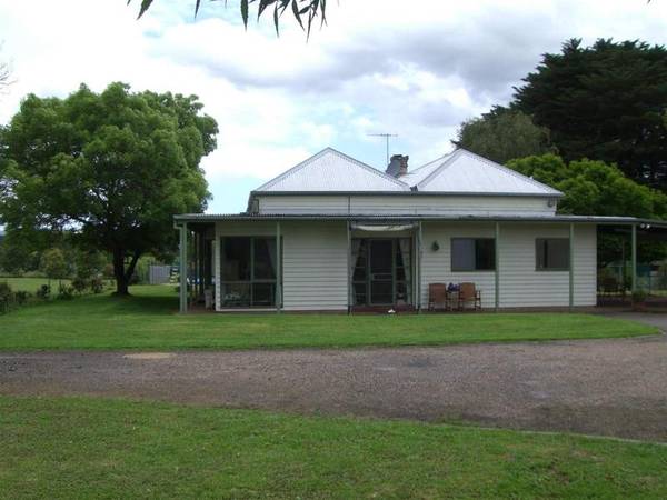 WOW, SPACE, POOL, VIEWS & EDGE OF TOWN Picture 1