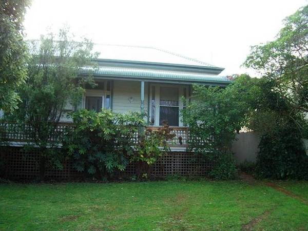 DUAL OCCUPANCY CLOSE TO SHOPS Picture 1