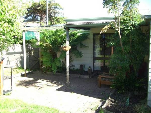 DUAL OCCUPANCY CLOSE TO SHOPS Picture 3