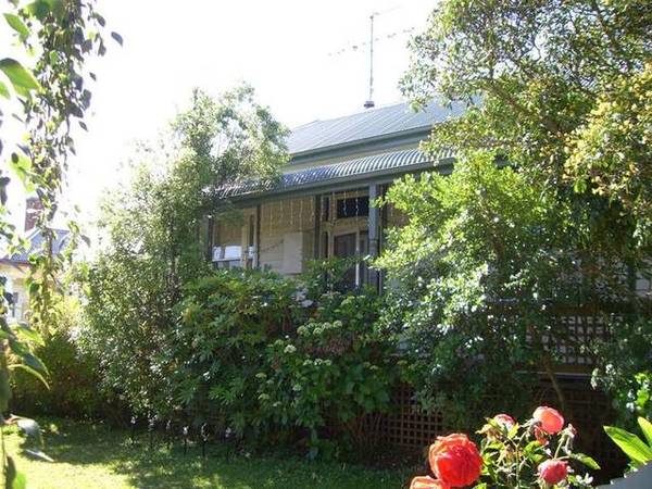 DUAL OCCUPANCY CLOSE TO SHOPS Picture 2