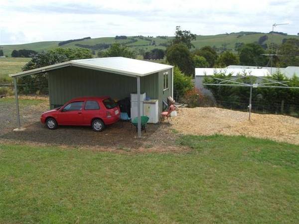 BRAND NEW HOME ON 1 ACRE Picture 3