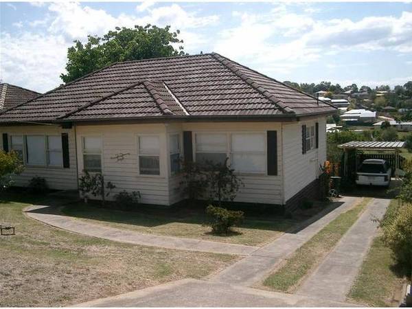 NEAT ELEVATED AND READY FOR NEW OWNER Picture 2