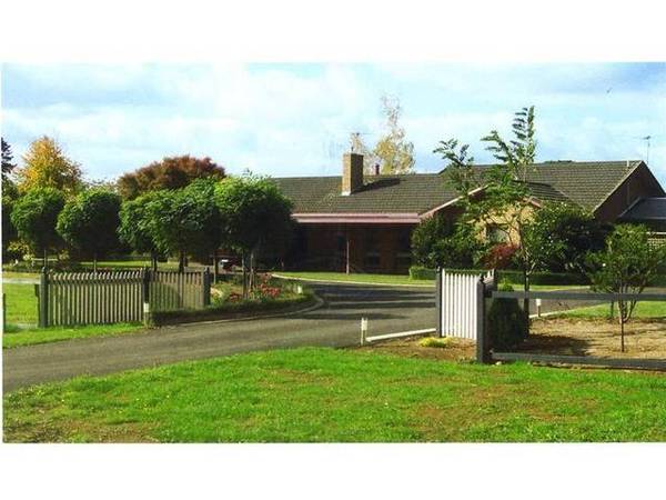 COUNTRY LIVING AT ITS BEST Picture 1