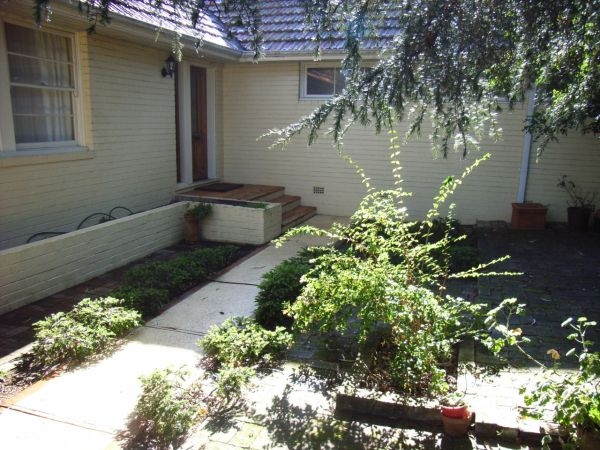 Single level home in handy location Picture 1