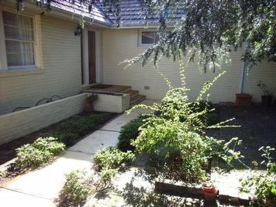 Single level home in handy location Picture Single level home in handy location Picture