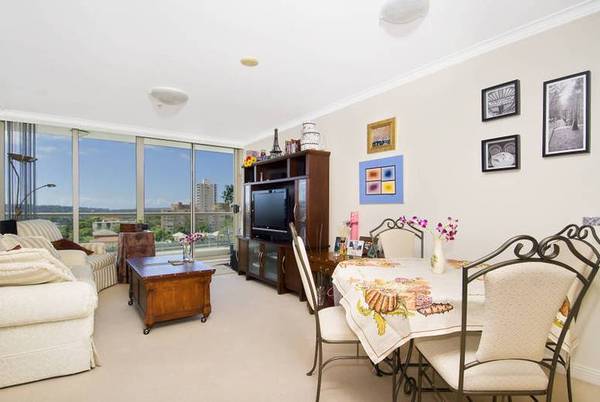 12th Floor 1 Bedroom Apartment with Views Picture 2