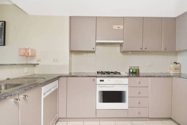 12th Floor 1 Bedroom Apartment with Views Picture 3