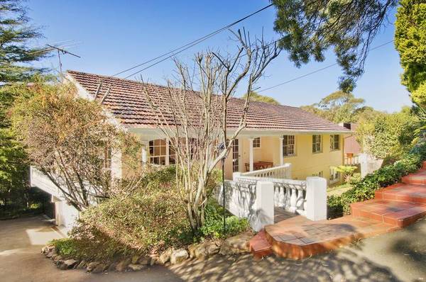 Beautifully presented family home in tranquil bushland setting Picture 1