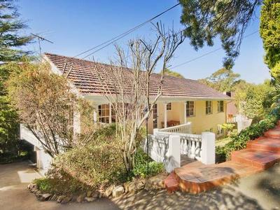 Beautifully presented family home in tranquil bushland setting Picture
