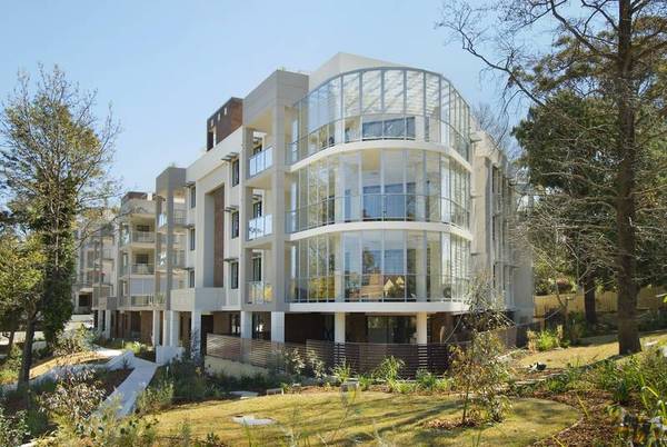 Luxury apartment living in a prestigious North Shore location Picture 1