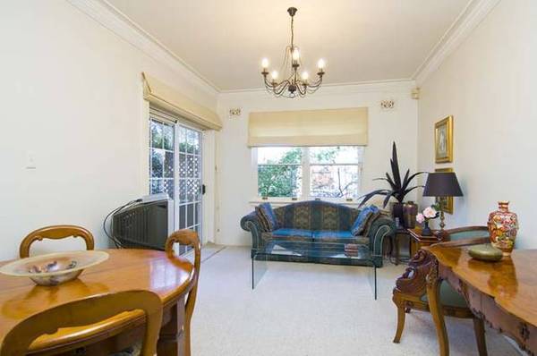 Immaculate Garden Apartment in Prime Location Picture 2