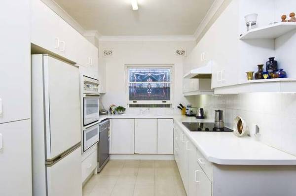 Immaculate Garden Apartment in Prime Location Picture 3