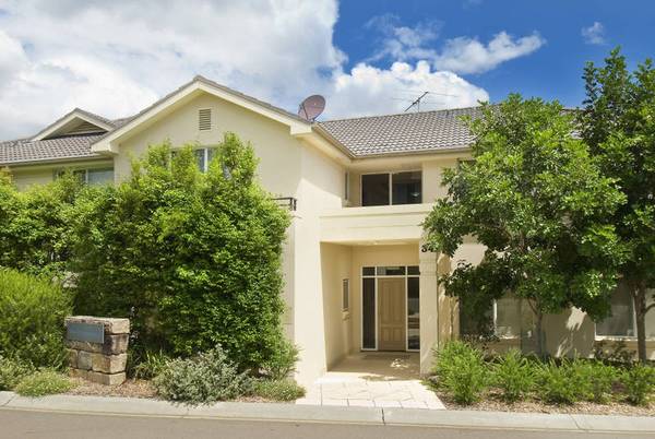 Absolute Single Level Apartment Picture 1