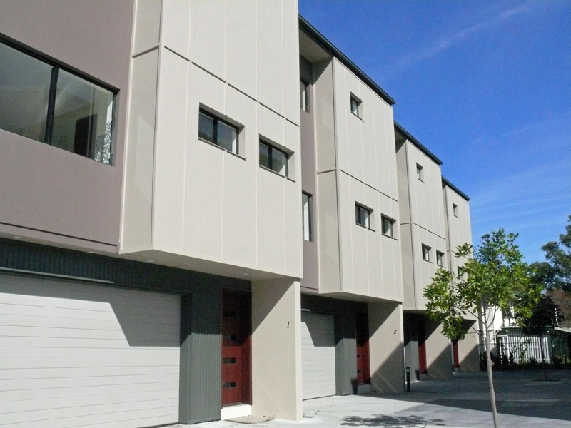 NEW MODERN TOWNHOUSE Picture 1
