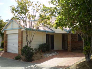 Renovated Coomera Villa Picture 1