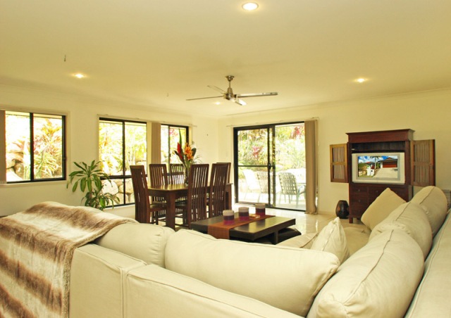 Massive Entertainers Home! Picture 3