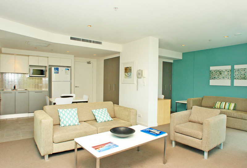 ARTIQUE - PRICED TO SELL! Picture 1