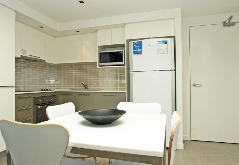 ARTIQUE - PRICED TO SELL! Picture 3