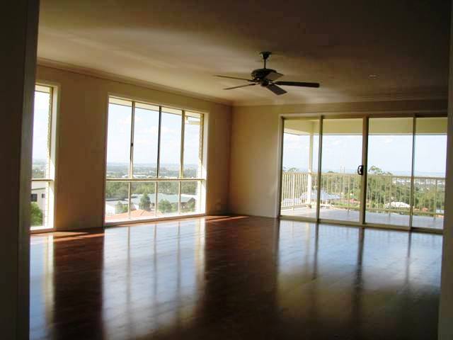 IMPRESSIVE VIEWS...IMPRESSIVE HOME! Picture 3