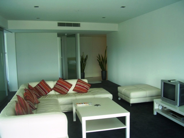 Q1 - Surfers & Hinterland Views! Picture 1