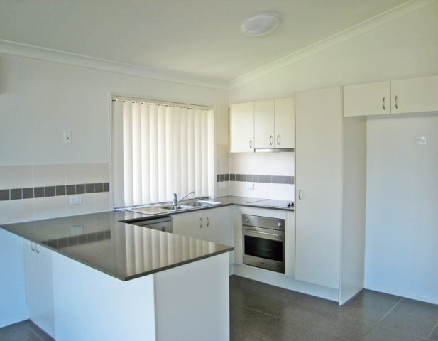 BETTER THAN A DUPLEX! Picture 2