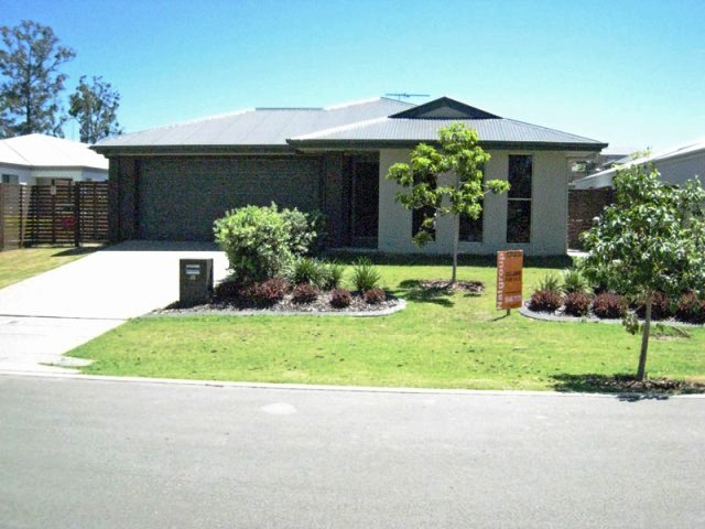 Quiet park & quiet street! Picture 1