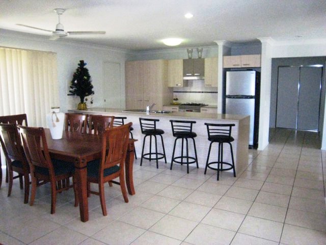 Quiet park & quiet street! Picture 2