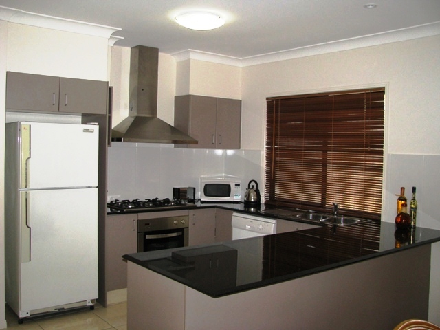 FULLY FURNISHED Picture 3